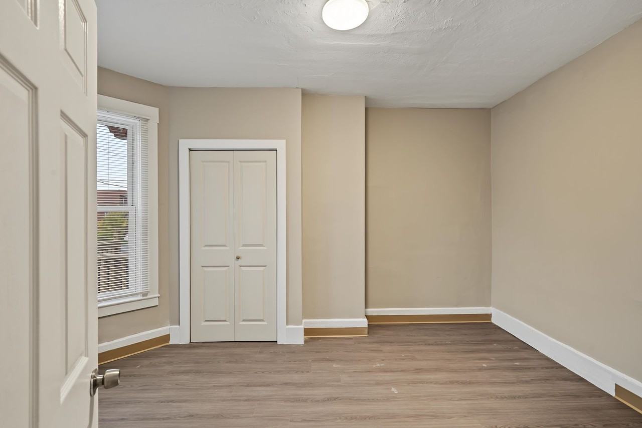 97 Newton St - Photo 4 of 24