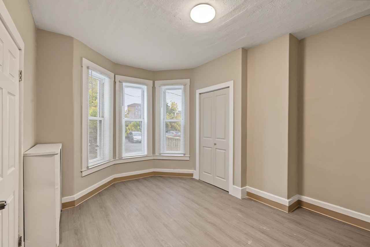 97 Newton St - Photo 5 of 24