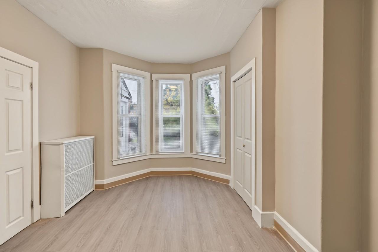 97 Newton St - Photo 6 of 24