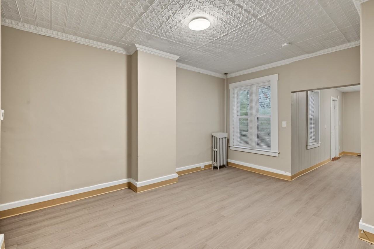 97 Newton St - Photo 7 of 24