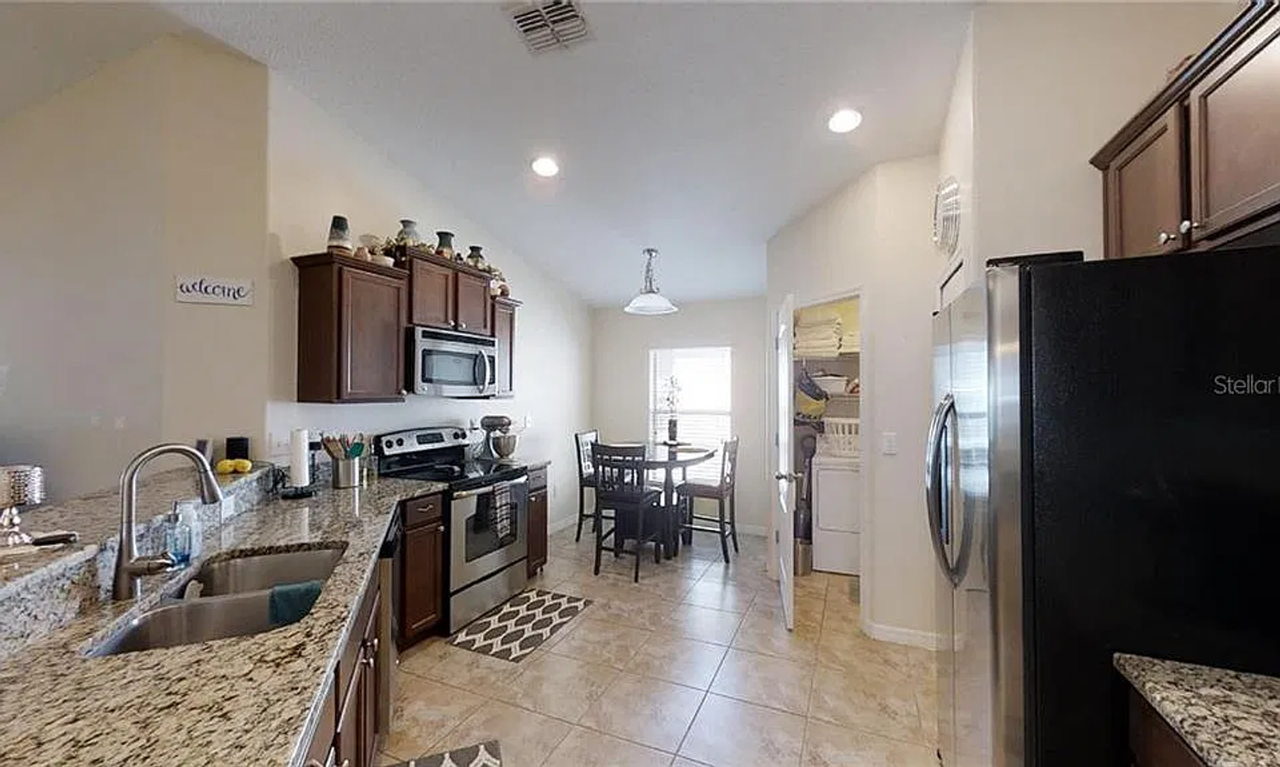 3260 Berwick Ln - Photo 4 of 14