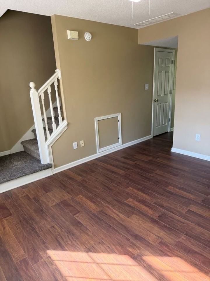 3350 S Oaklawn Cir - Photo 2 of 12