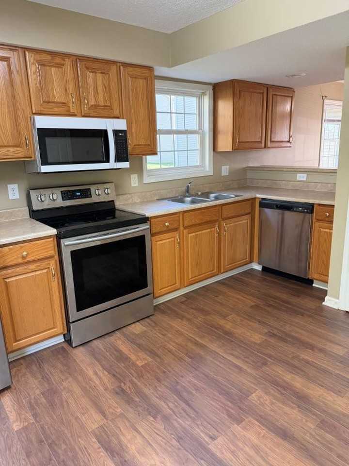 3350 S Oaklawn Cir - Photo 5 of 12