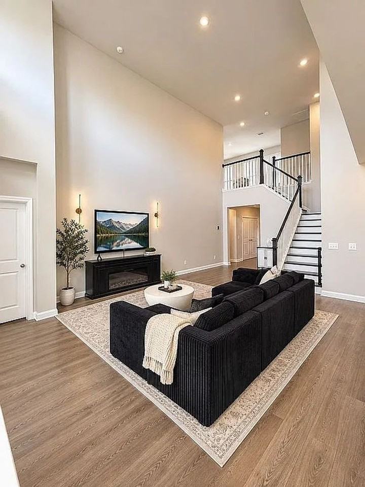 147 The Oaks Ave - Photo 3 of 19