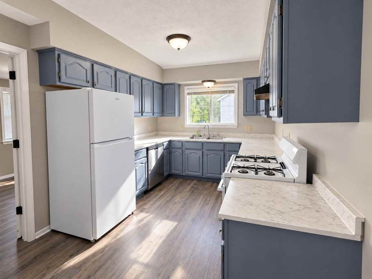 801 E 6th St - Photo 3 of 13