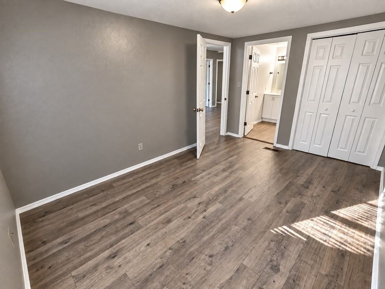 801 E 6th St - Photo 7 of 13