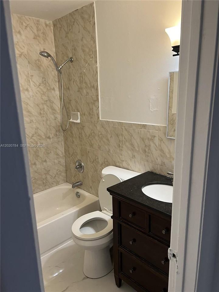 4809 Southwest 25th Street - Photo 5 of 6