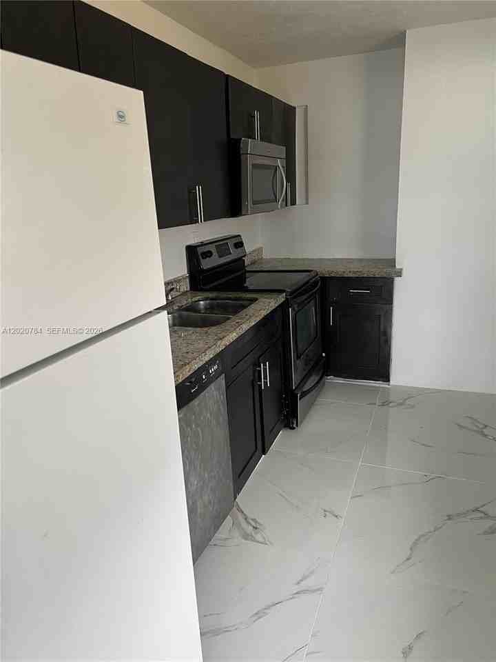 4809 Southwest 25th Street - Photo 2 of 6