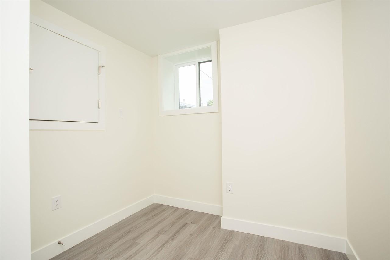 2022 East 42nd Avenue - Photo 5 of 8