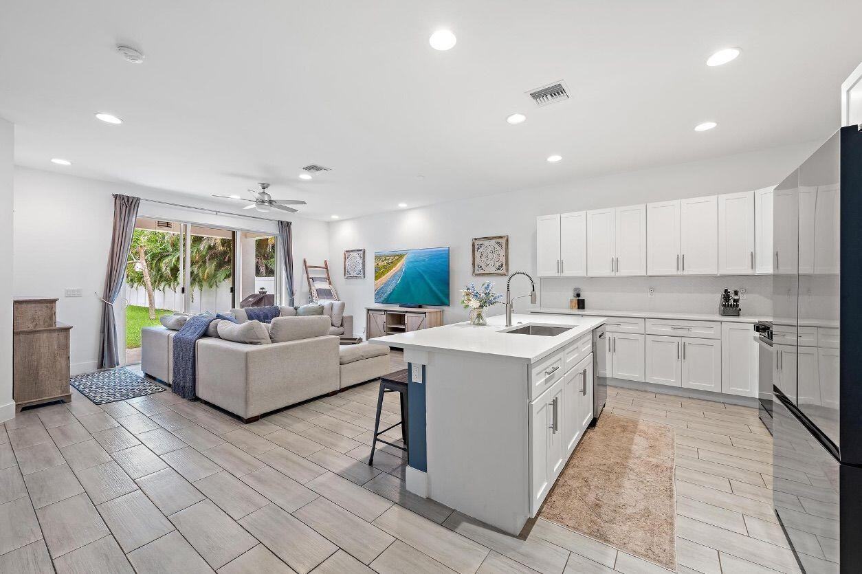 18050 Limestone Creek Road - Photo 3 of 10