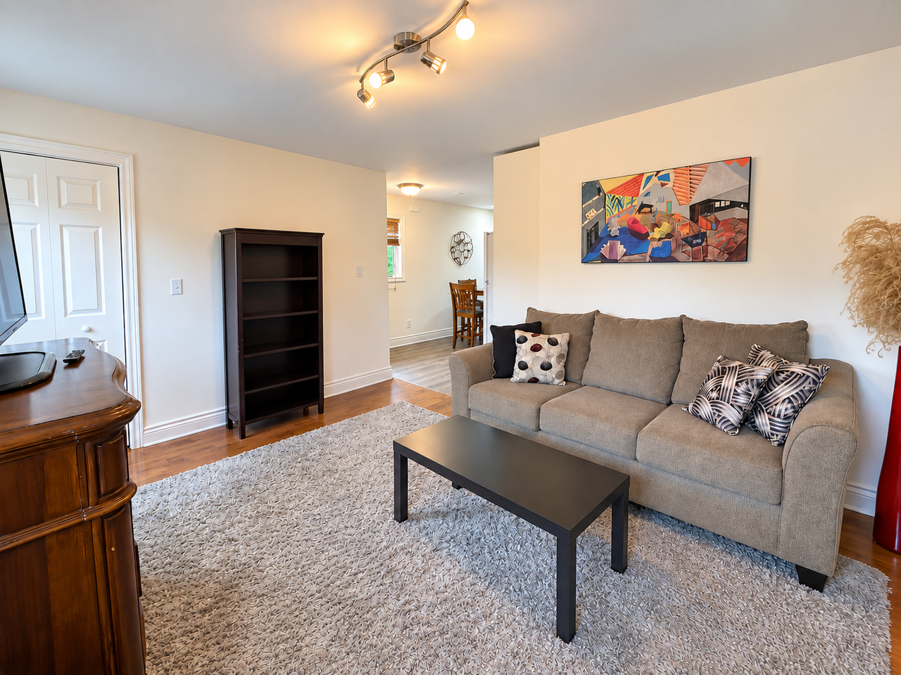 162 Tecumseh Avenue East - Photo 5 of 22