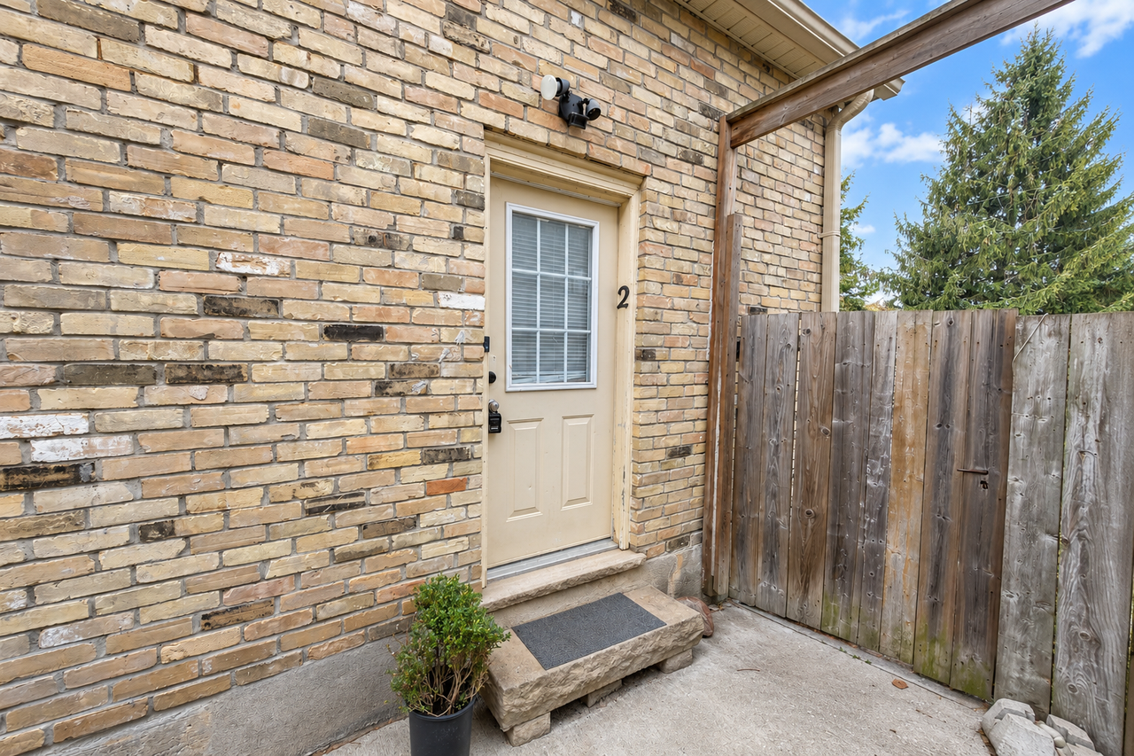 162 Tecumseh Avenue East - Photo 3 of 22