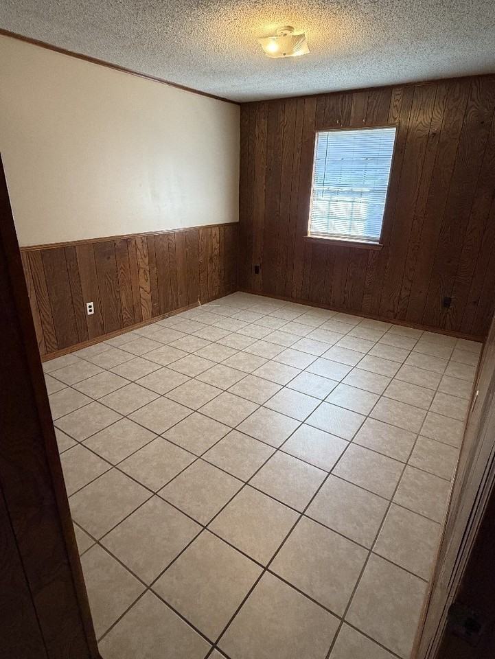 710 E O St - Photo 7 of 11