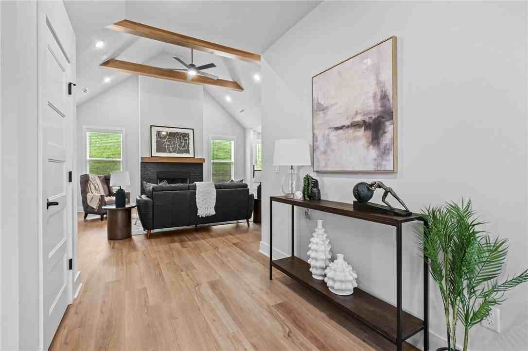 1309 Bunker Dr - Photo 4 of 33