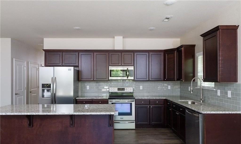 1383 N Oakland Ave - Photo 2 of 24