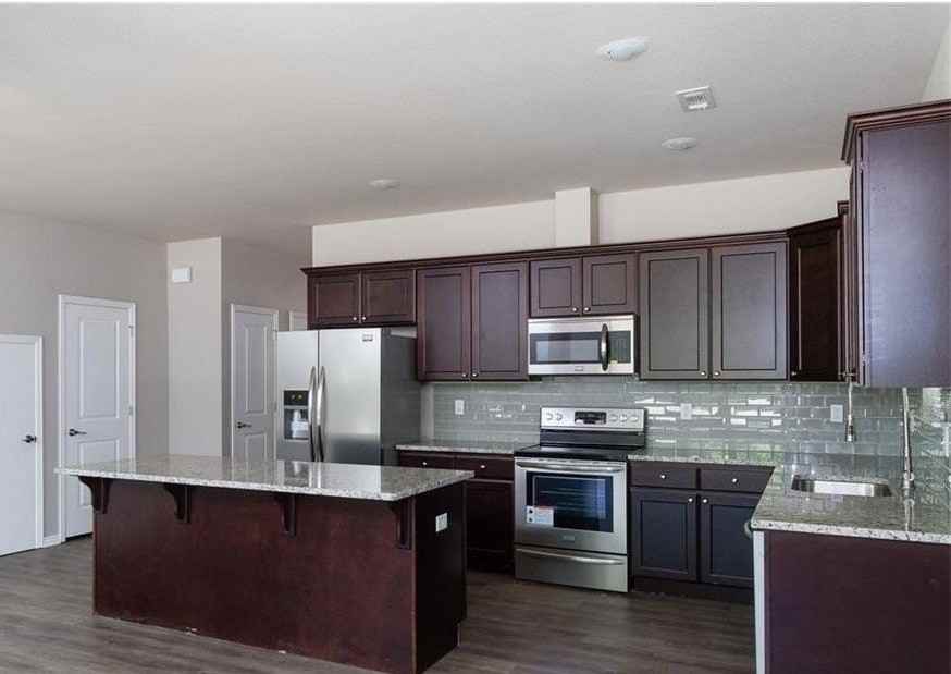 1383 N Oakland Ave - Photo 3 of 24