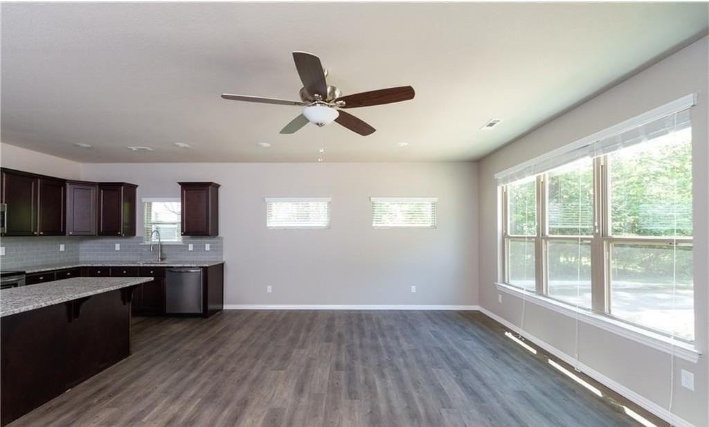 1383 N Oakland Ave - Photo 5 of 24