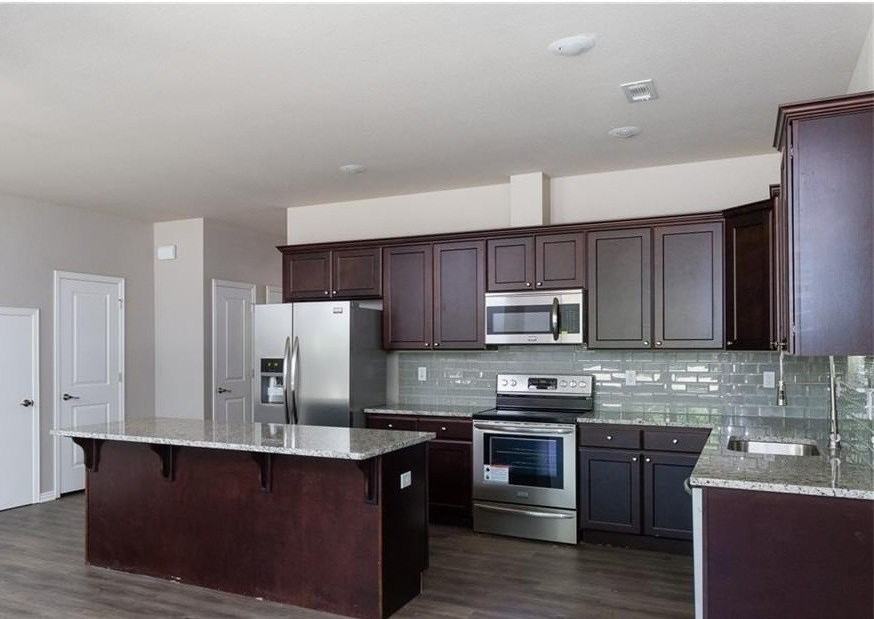 1393 N Oakland Ave - Photo 3 of 24