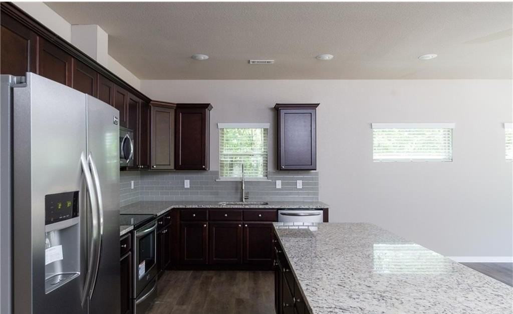 1393 N Oakland Ave - Photo 4 of 24