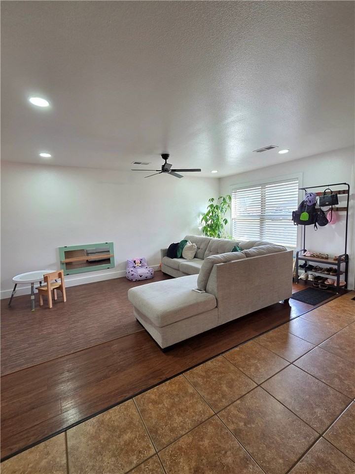 207 E Marietta Ct - Photo 3 of 16