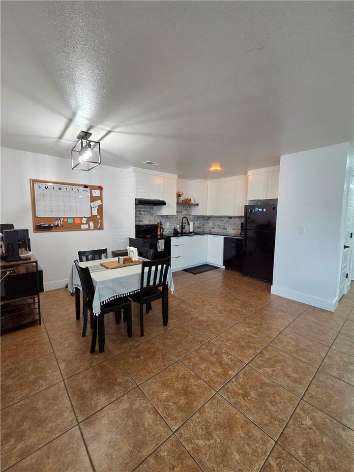 207 E Marietta Ct - Photo 5 of 16