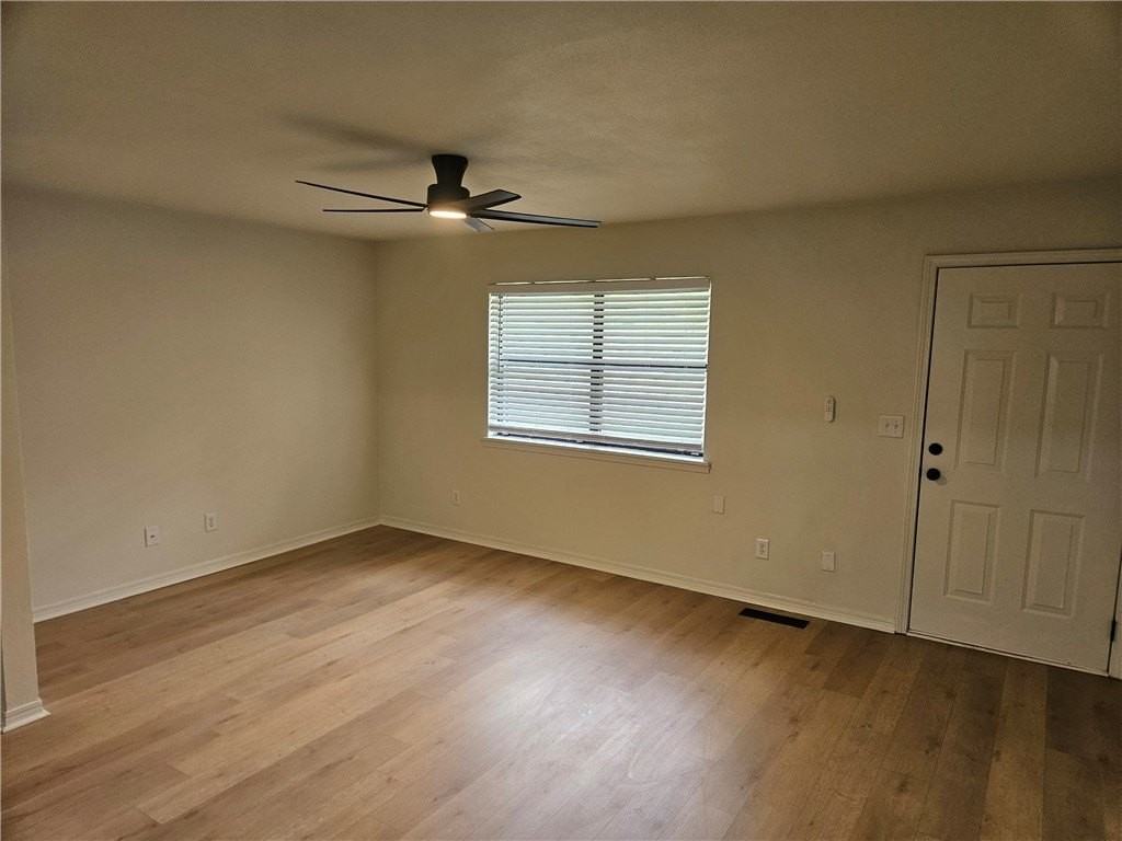 457 N Mission Blvd - Photo 2 of 17