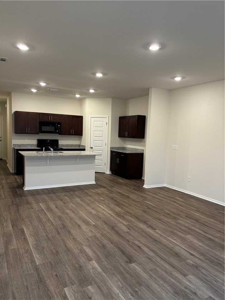 230 Nw 67th Ave - Photo 5 of 15