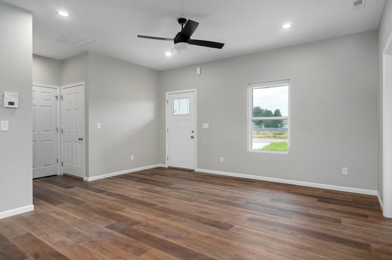 119 W Bluegrass St #1 - Photo 4 of 24