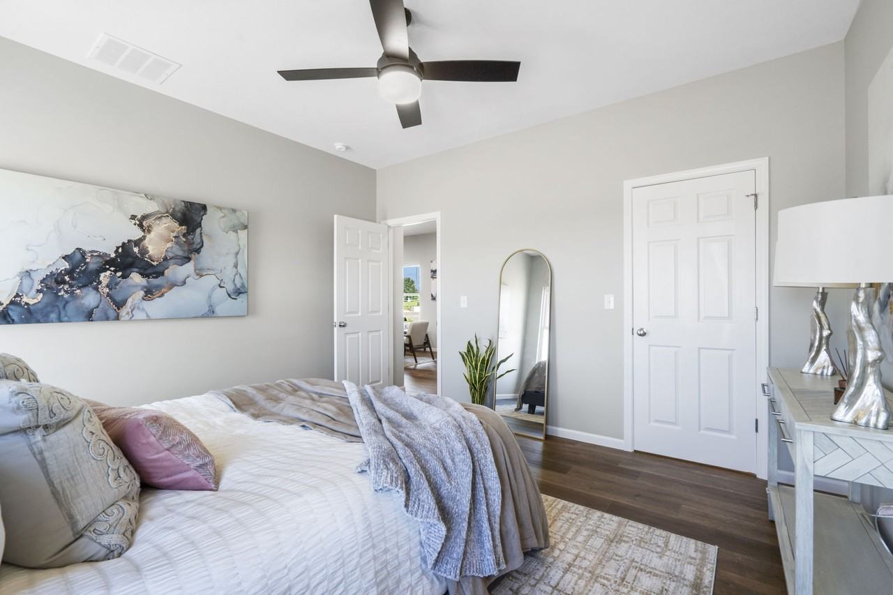 192 W Oak Lawn St #1 - Photo 4 of 17