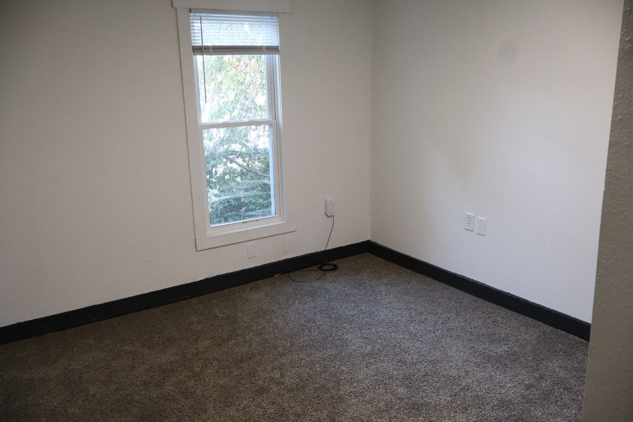2147 N Newton Ave #1 - Photo 5 of 7