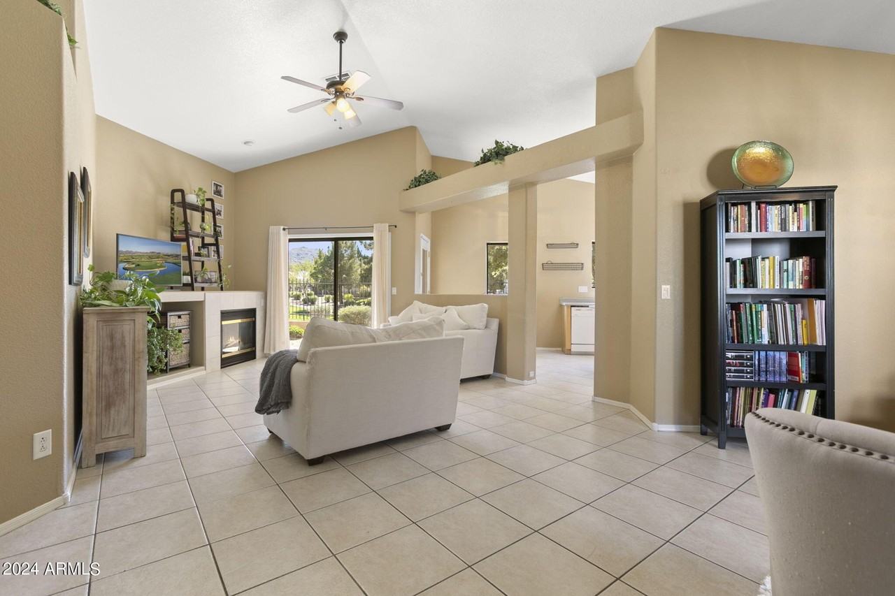 3243 E Maldonado Dr - Photo 4 of 50