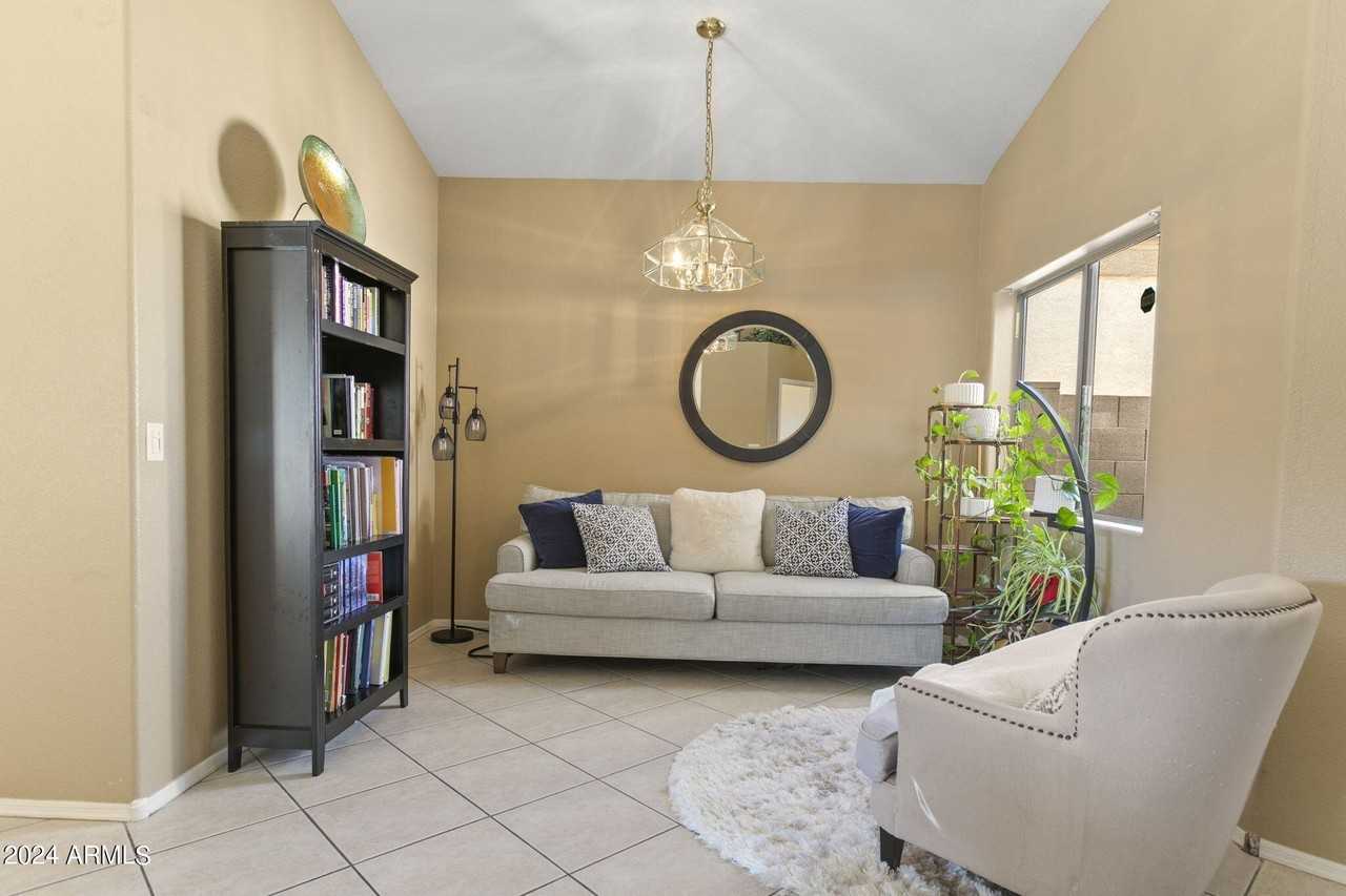 3243 E Maldonado Dr - Photo 7 of 50