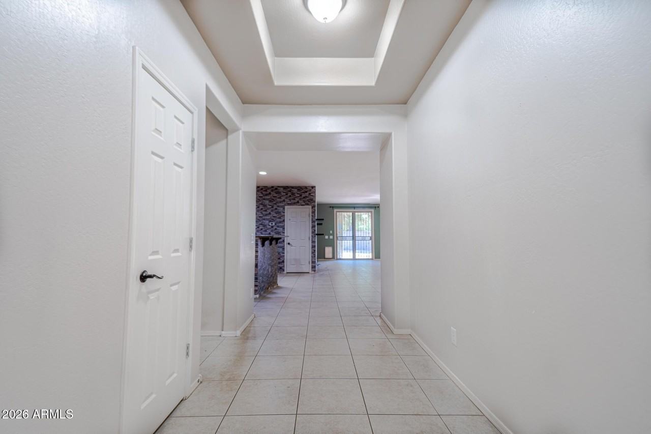 18433 W Sunnyslope Ln - Photo 3 of 27