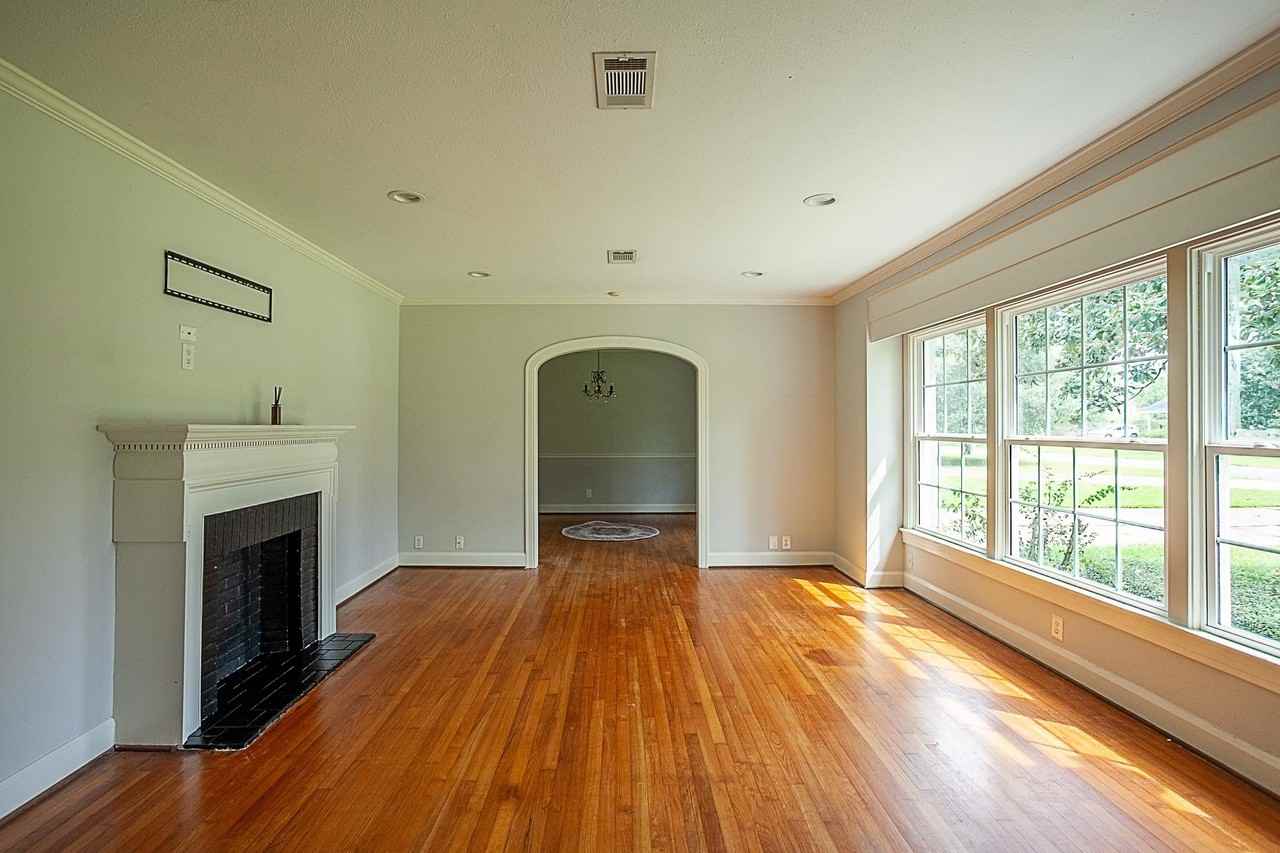 755 N 23rd St - Photo 4 of 29