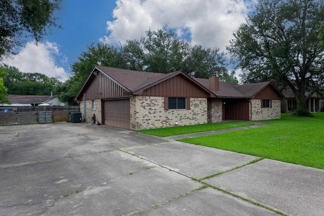 5279 Highlander - Photo 2 of 26