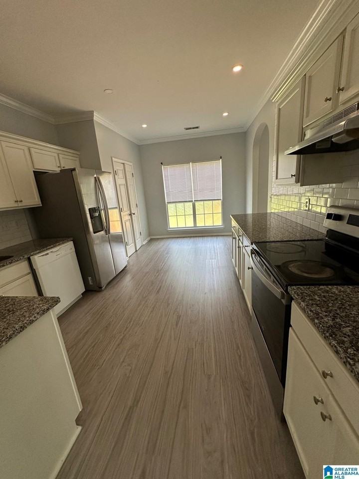 676 Clearview Rd - Photo 4 of 42