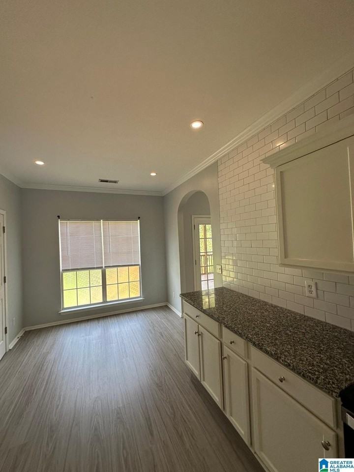 676 Clearview Rd - Photo 5 of 42