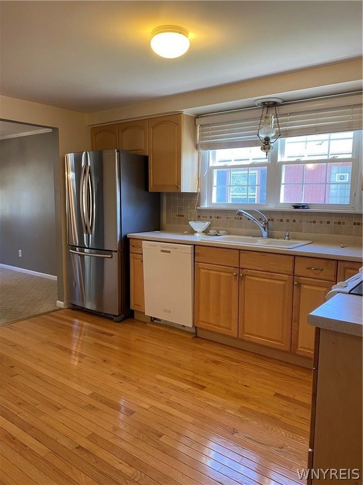 218 School St - Photo 5 of 14