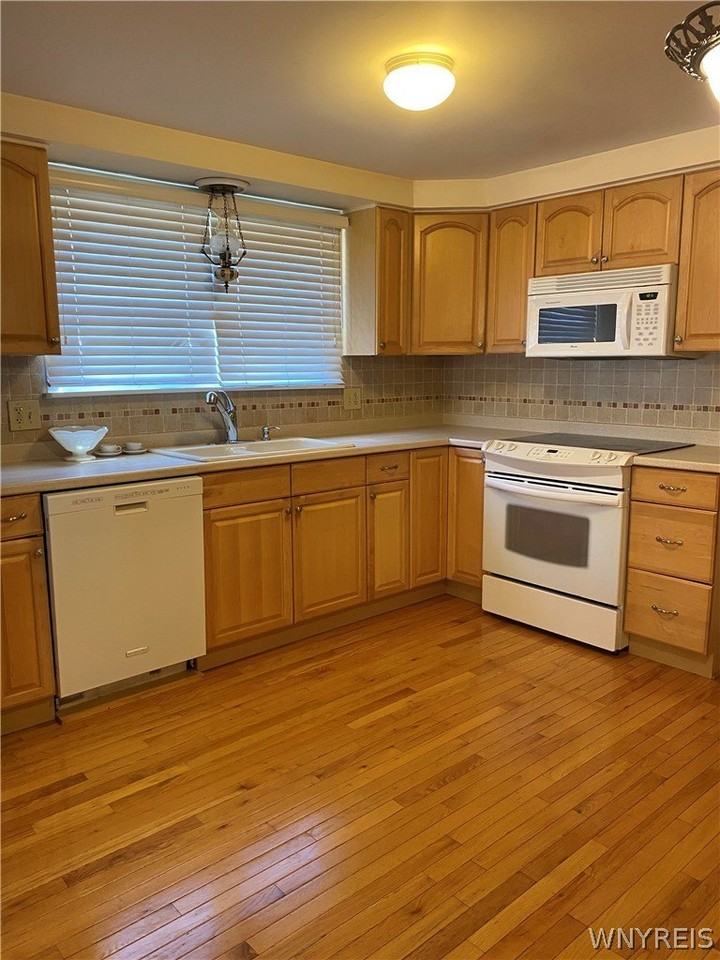 218 School St - Photo 6 of 14