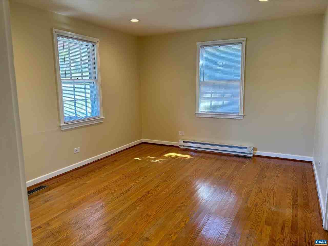 912A Elliott Ave - Photo 3 of 16