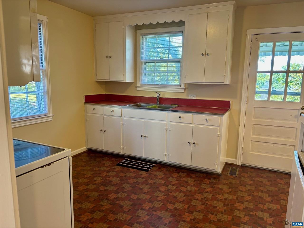 912A Elliott Ave - Photo 4 of 16