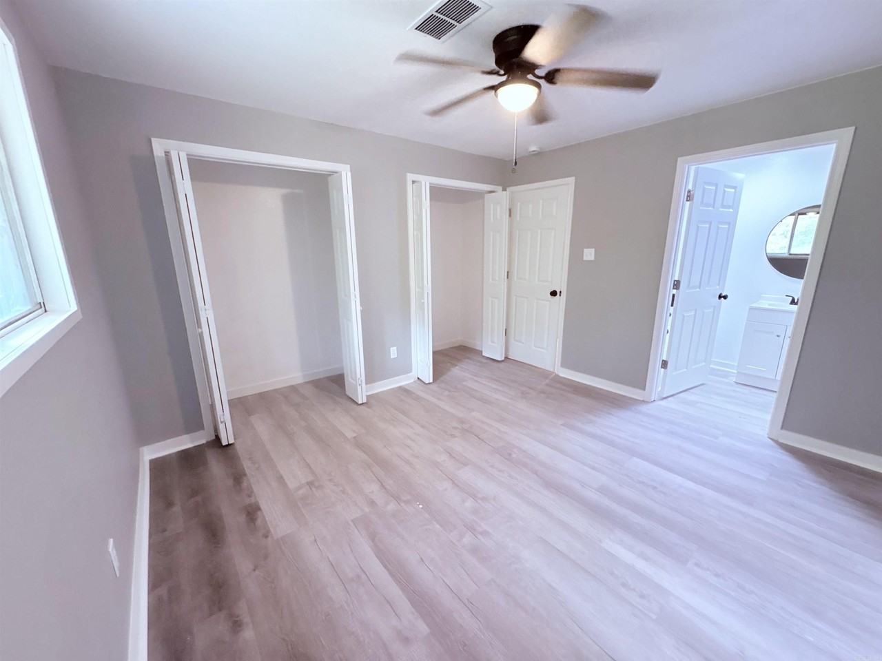 8475 John Harden Dr - Photo 5 of 20