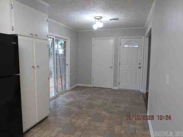 2407 Meadow Dr - Photo 6 of 17