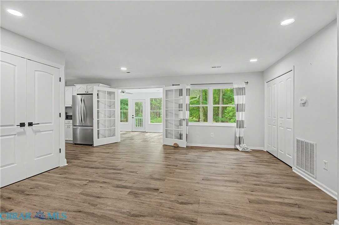 764 Lovers Ln - Photo 4 of 50