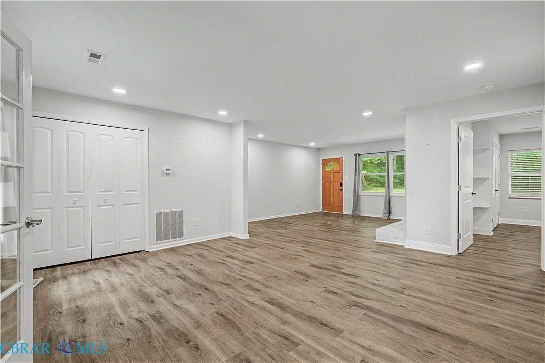 764 Lovers Ln - Photo 5 of 50