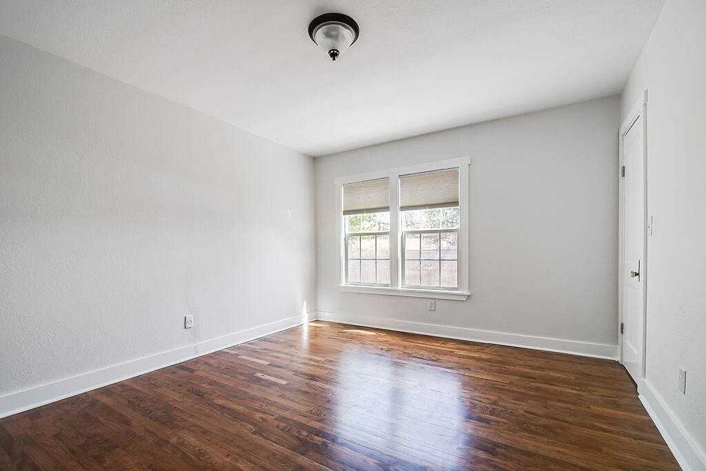 320 W Morse St - Photo 7 of 15