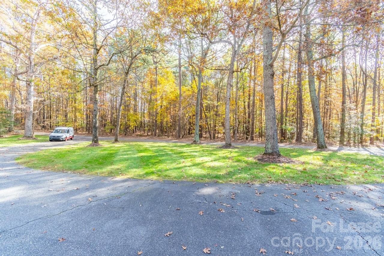 7589 Monbo Rd - Photo 4 of 37