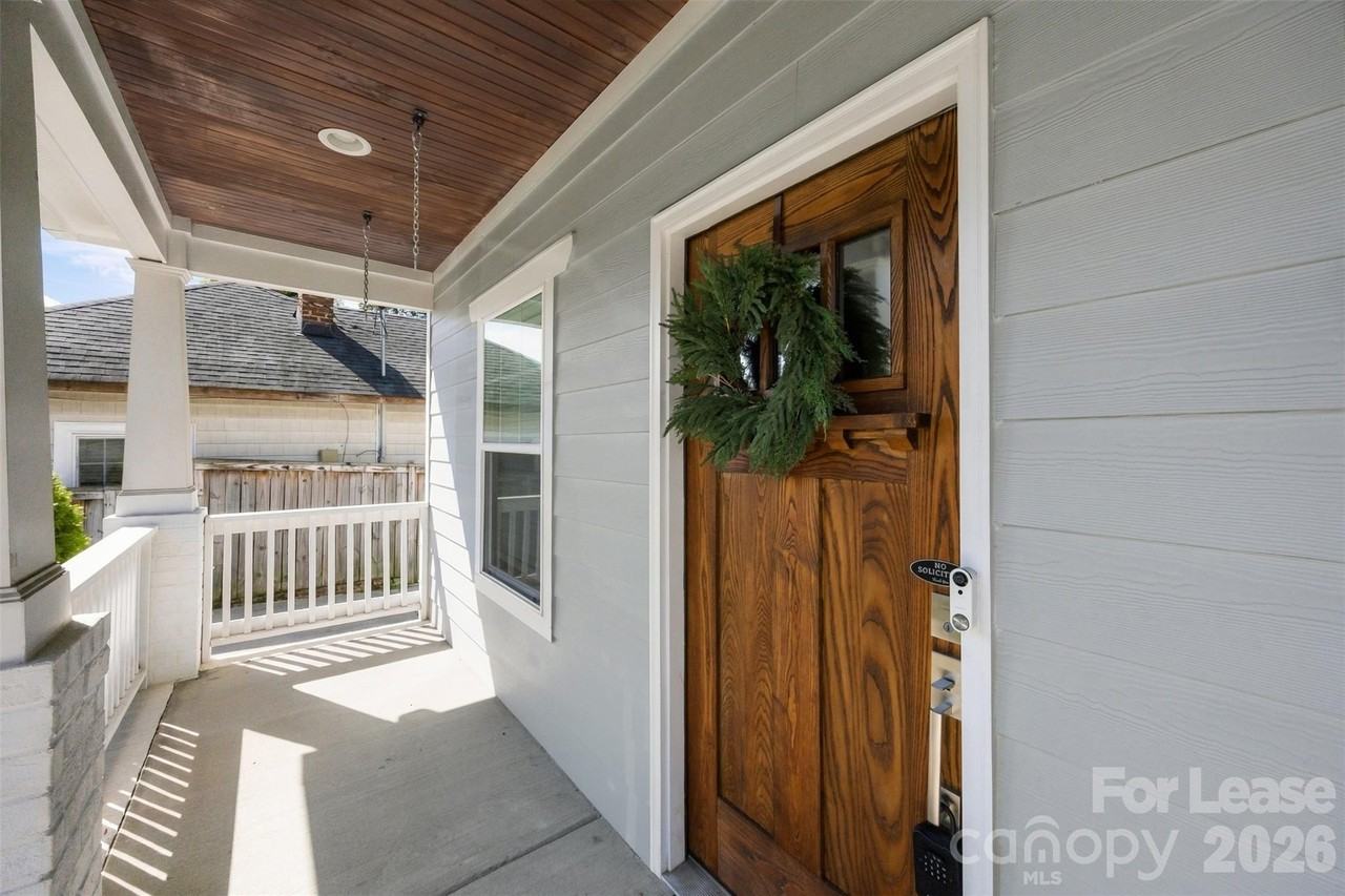 1617 Hawthorne Ln - Photo 3 of 40