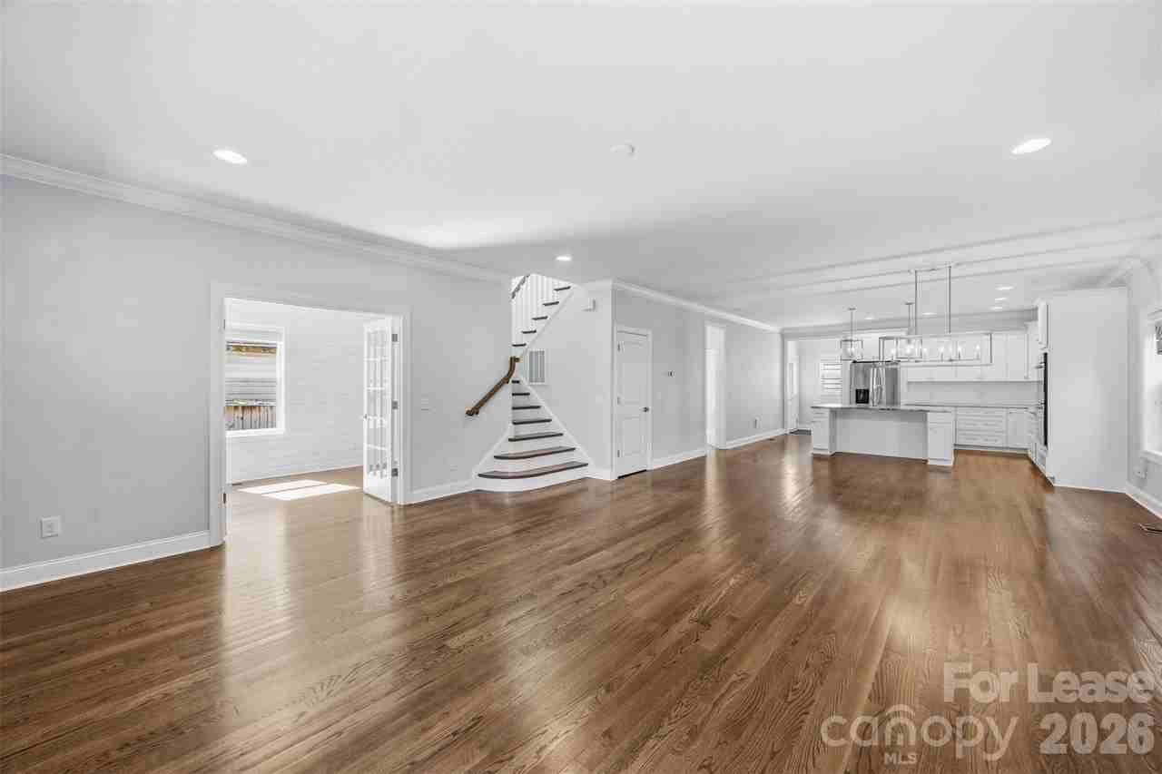 1617 Hawthorne Ln - Photo 5 of 40