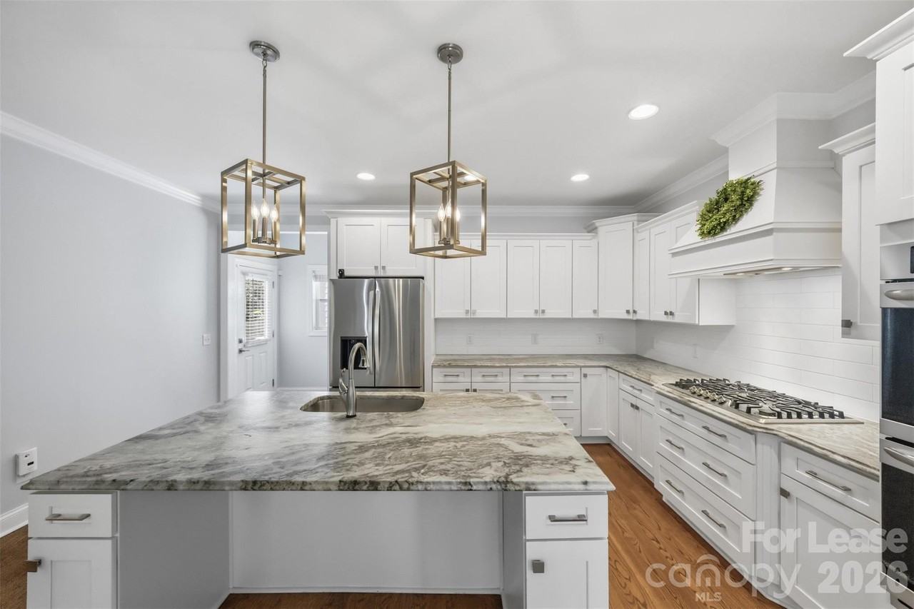 1617 Hawthorne Ln - Photo 6 of 40
